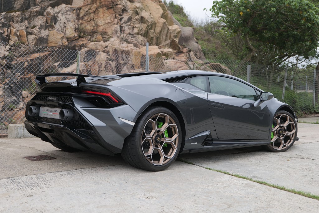 林寶堅尼Lamborghini Huracán Tecnica基本車價$4,388,000起，示範車連配件落地價超過550萬元。