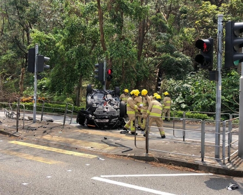 私家車失事。Facebook Tai Po 大埔圖片