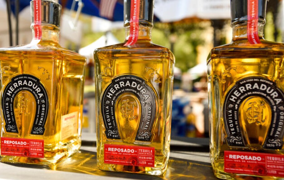 案發於2023年5月7日,被告板谷博希(現年44歲)在名古屋市中區一間餐廳內,與當年25歲的受害女子共餐。在短短90分鐘內,被告不顧受害人身體狀況,強迫其飲下32杯酒精濃度高達40度的龍舌蘭酒。Alamy 示意圖 案發於2023年5月7日,被告板谷博希(現年44歲)在名古屋市中區一間餐廳內,與當年25歲的受害女子共餐。在短短90分鐘內,被告不顧受害人身體狀況,強迫其飲下32杯酒精濃度高達40度的龍舌蘭酒。Alamy 示意圖