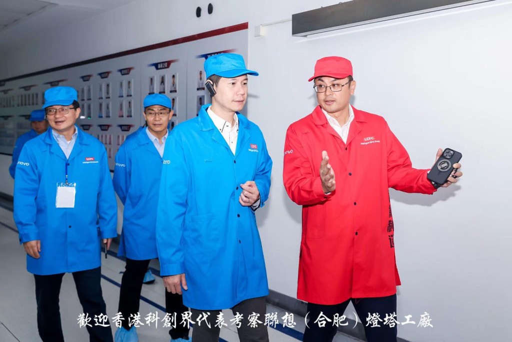 吴杰庄表示最高兴知道有些款式的手提电脑是完全中国「自主研发」生产。（吴杰庄FB图片）