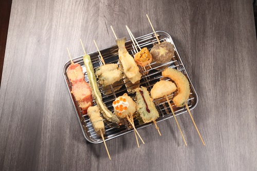 日本料理新食店「吉勝吉列串揚專門店」，主打各式炸串，負責人兼大廚王師傅經驗豐富。