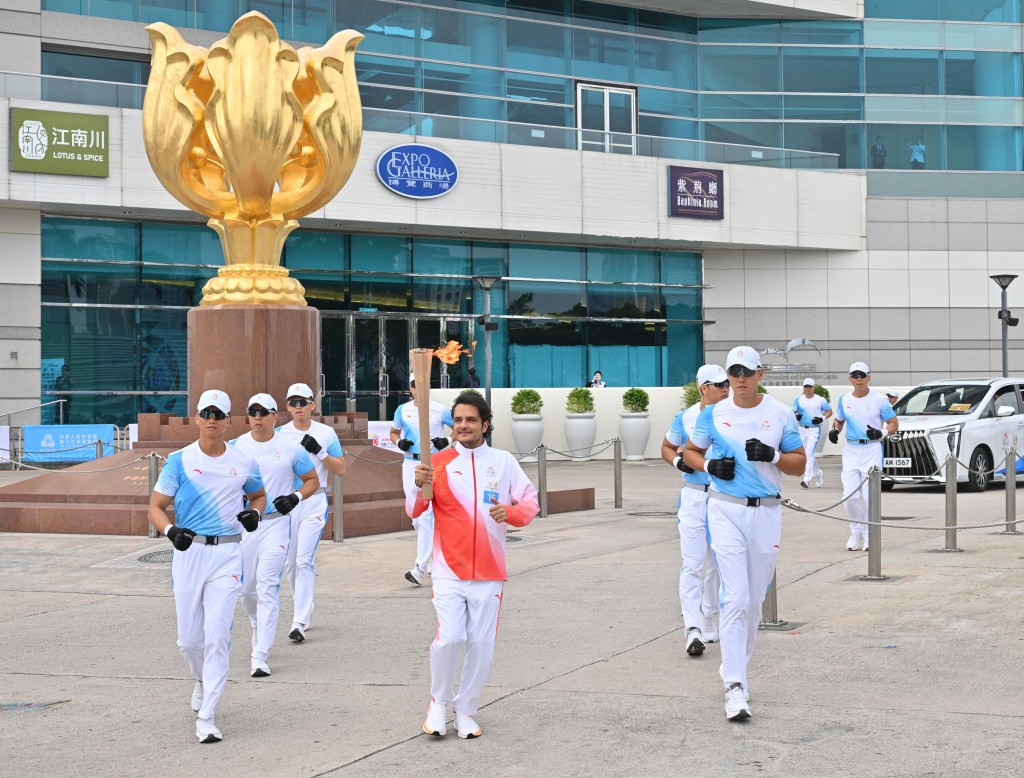 香港地標之一的金紫荊廣場是香港站的火炬傳遞路線之其中一站。