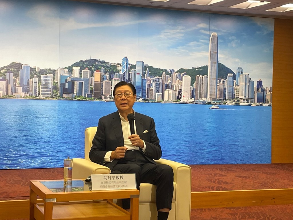 前商务及经济发展局局长马时亨表示，对香港的发展前景很有信心。蔡思宇摄