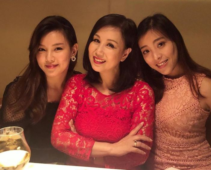 文雪兒兩個女兒Christy及Jennifer（右）都生得相當標緻。