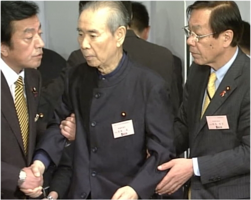 羽田孜（中）因腦栓塞，健康情況一直欠佳。網圖
