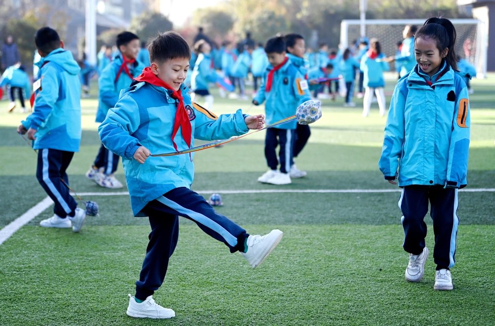 深圳的公立小學及初中，明年起要每天也為學生上體育課。新華社