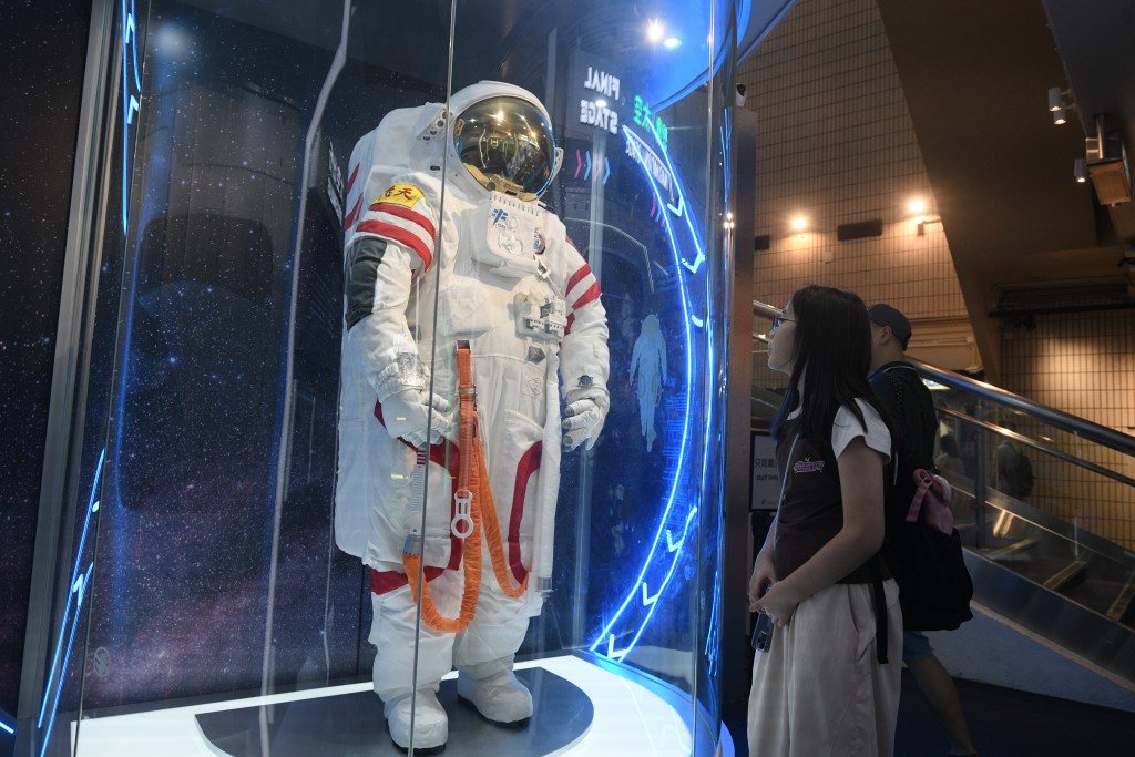 隨著港產太空人誕生,市民對國家的航天發展興趣日濃。資料圖片 隨著港產太空人誕生,市民對國家的航天發展興趣日濃。資料圖片