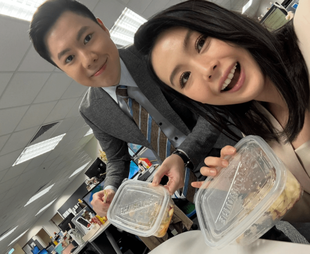 林婷婷和李天耀在新聞部只能用15分鐘食飯。