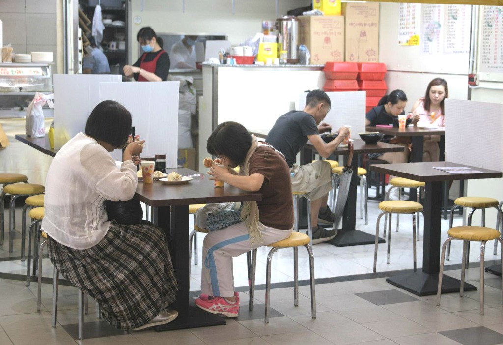堂食限制延長至午夜。