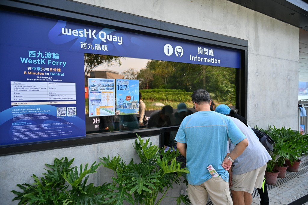 營運商免費派發3,000張成人及500張寵物單程票。 營運商免費派發3,000張成人及500張寵物單程票。