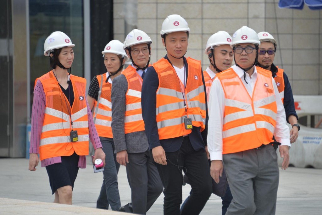 立法會廣深港高鐵一地兩檢條例草案委員會再到視察高鐵西九龍站。