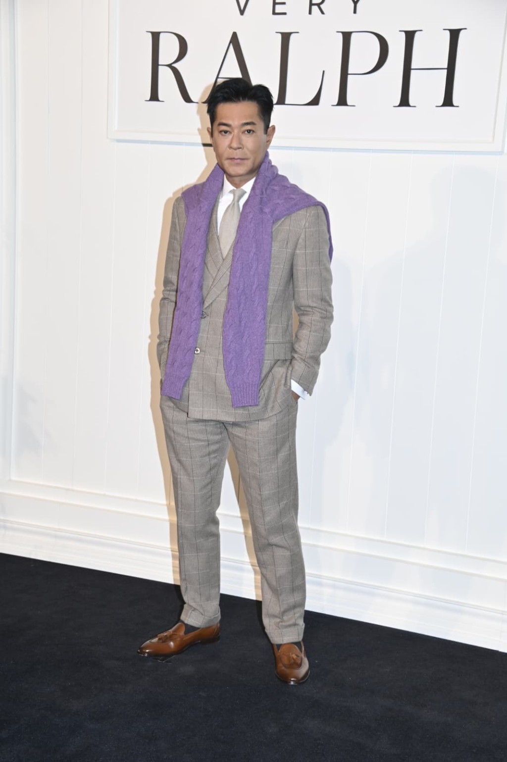 古天樂表示右眼手術後,需要三個月左右才完全痊癒。 古天樂表示右眼手術後,需要三個月左右才完全痊癒。