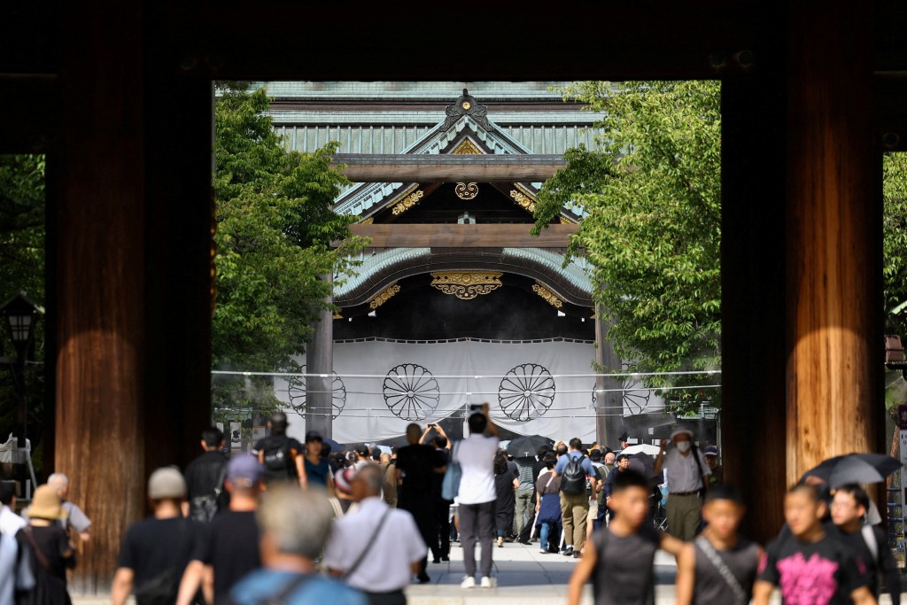 靖國神社位於東京千代田區，神社內供奉有包括東條英機在內的14名二戰甲級戰犯。路透社