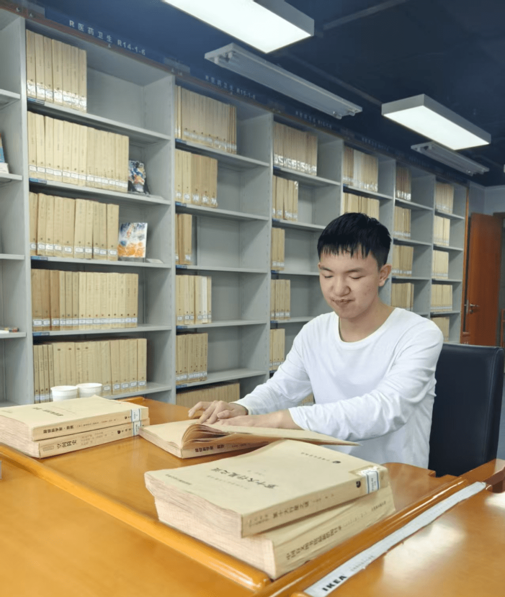 郭斌特殊高考721分,全國同專業第一獲長春大學錄取。 郭斌特殊高考721分,全國同專業第一獲長春大學錄取。
