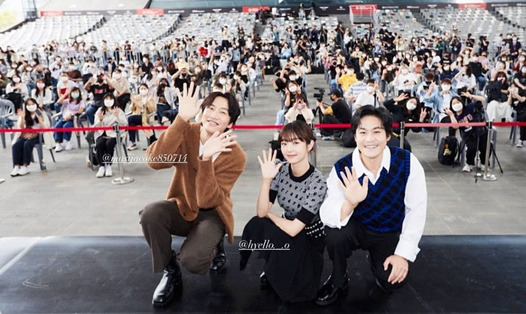 李光洙新片《危樓深淵》拍檔金慧峻、金成均亮相影展活動。