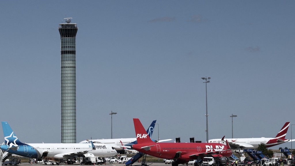戴高樂機場航空管制塔。 法新社 戴高樂機場航空管制塔。 法新社