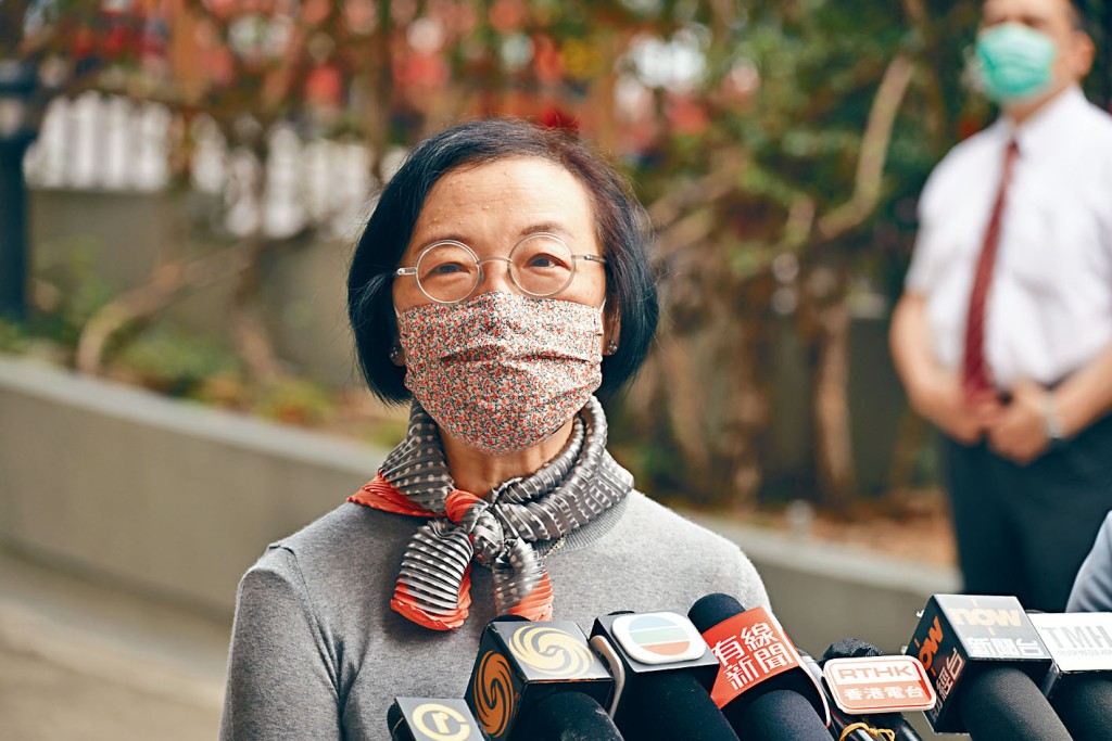 陳肇始指，醫管局有大量空缺及培訓資源，若非本地醫生加入，就可填補空缺。