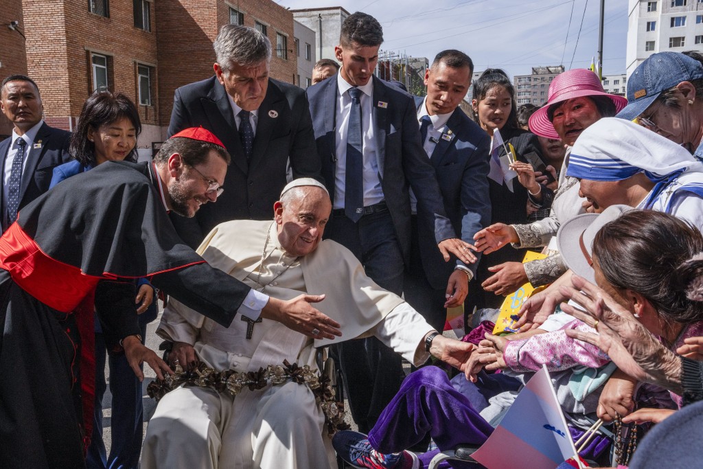 教宗大受蒙古民众欢迎。美联社
