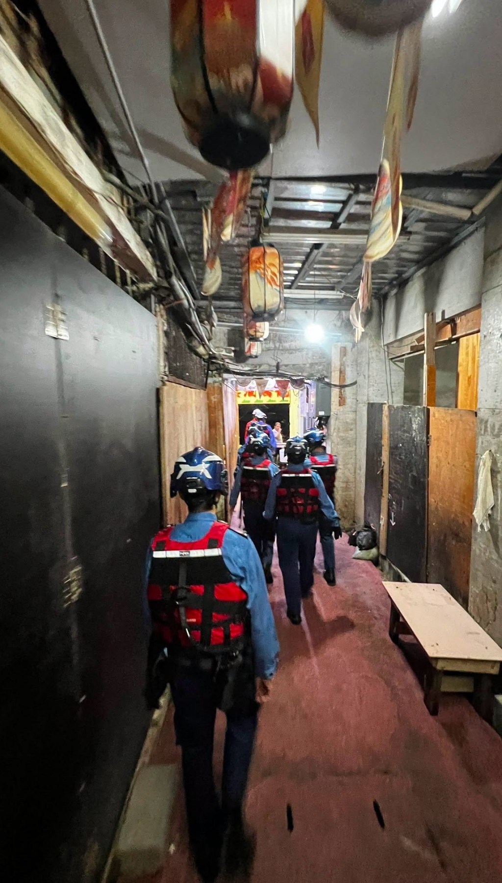 民安隊調派水災搶救隊到北區、大澳及鯉魚門執勤,協助有需要的市民。 民安隊調派水災搶救隊到北區、大澳及鯉魚門執勤,協助有需要的市民。