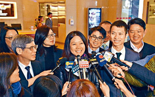 會計師公會理事選舉,六名民主派全部當選,當中包括李淑儀(左一)及李健恆(右二)。