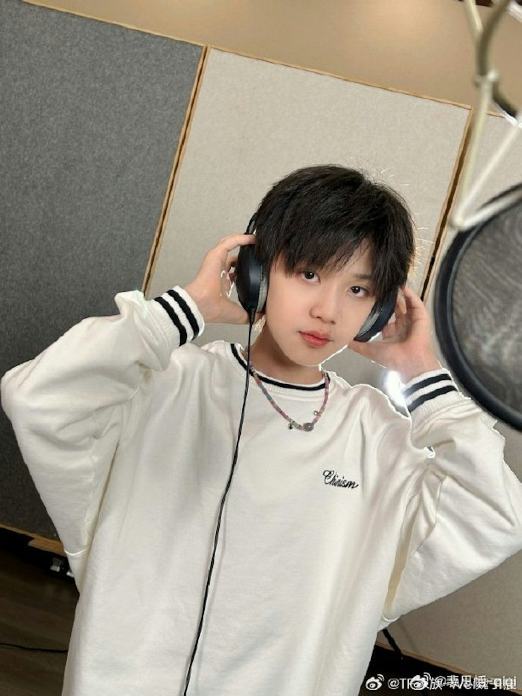 TFBOYS經紀公司「時代峰峻」近年亦陸續推出「時代少年團」、「T.O.P登陸少年」等男團培養眾多未成年偶像，其中第四代練習生13歲魏子宸長相斯文秀氣，備受關注。