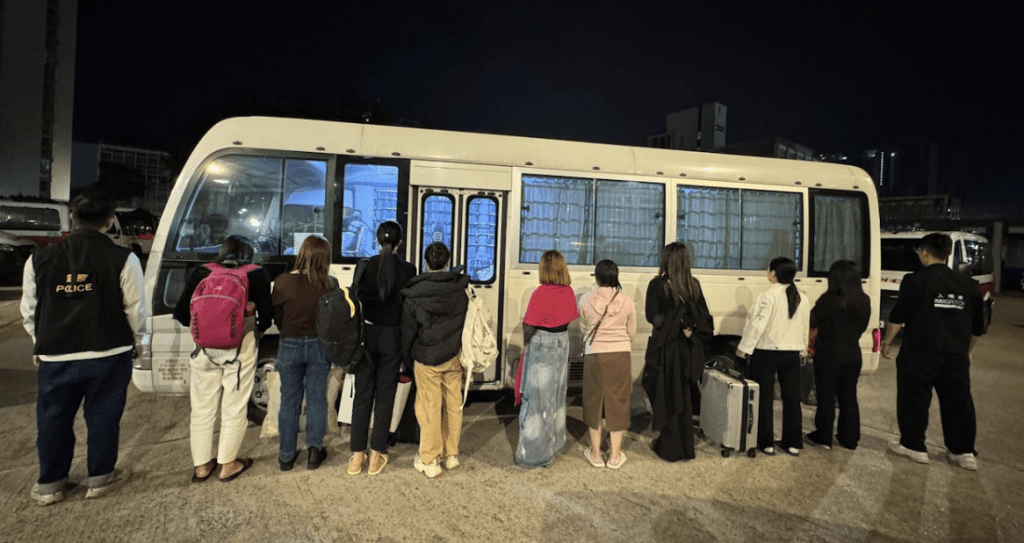 警聯同入境處元朗掃黃 拘21內地女。警方圖片