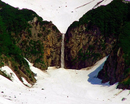 維柳欽斯基瀑布是當地的著名旅遊景點之一。網圖