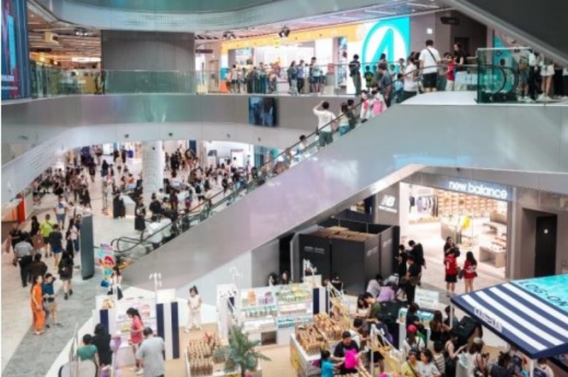 啟德零售館受惠於浪接浪的盛事和多元化的運動消閒設施逐步啟用，人流與銷售表現持續穩步上升。啟德體育園圖片
