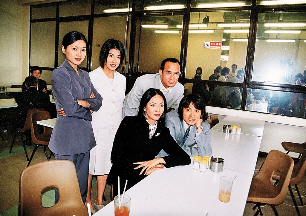 行姐跟TVB经典剧《男亲女爱》演员郑裕玲、黄子华等好有渊源。