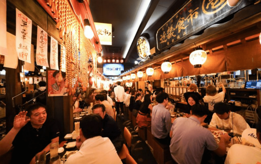 涩谷横丁可容纳大约1,600人同时用膳，规模偌大。