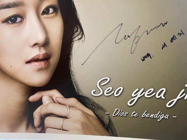 爆料者又指親筆簽名相是徐睿知主動送贈，全因她好自戀。