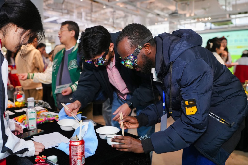 「青 Teen 友法」師友計結業禮昨日在中環街市順利舉行。 「青 Teen 友法」師友計結業禮昨日在中環街市順利舉行。