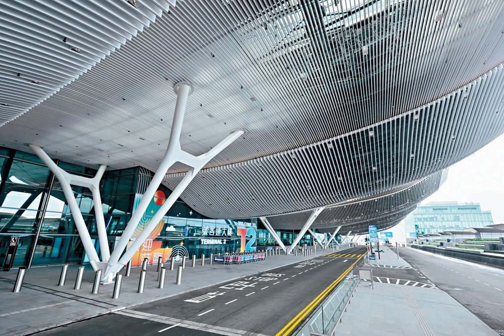香港國際機場二號客運大樓(T2)旅客離境設施將於明日啟用。