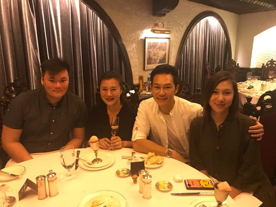 輝哥、輝嫂有優良基因,一對仔女都有條件。