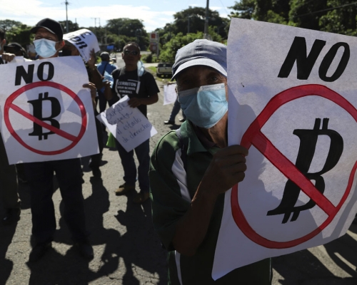 薩爾瓦多逾千人示威反對比特幣被列為法定貨幣。AP圖片 