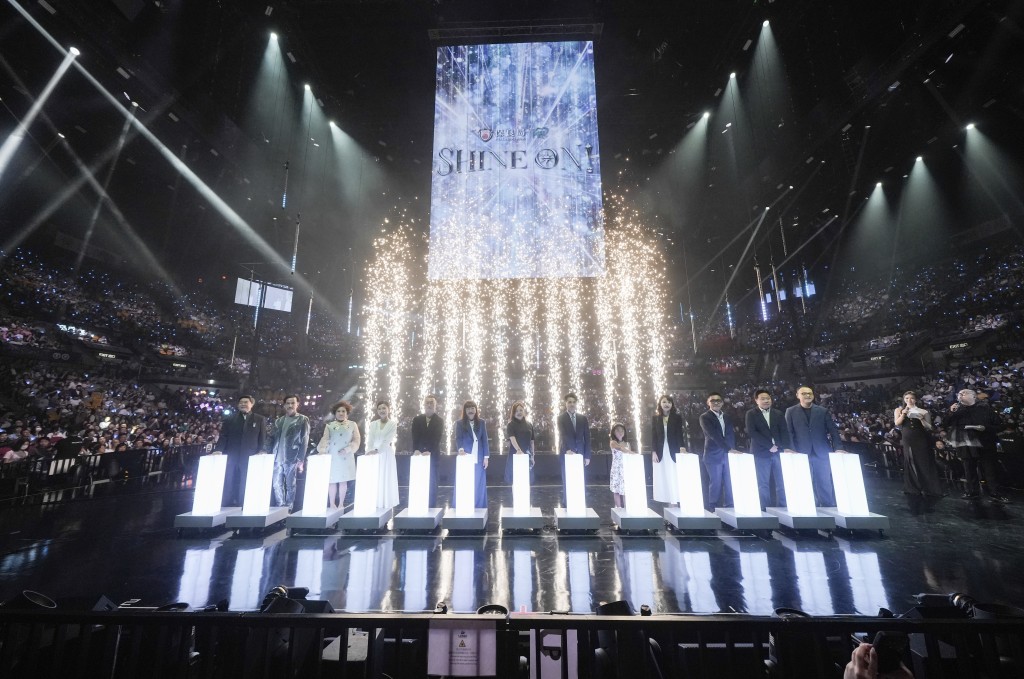 《SHINE ON! 保良慈善演唱會》的亮燈儀式，為演唱會揭開序幕。