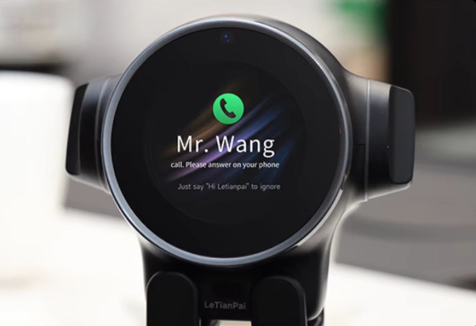 運行Android系統的RUX還提供來電提示、天氣資訊等功能。