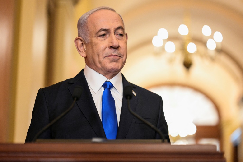 内塔尼亚胡在美国国会发言时，赞扬前总统特朗普支持以色列。路透社