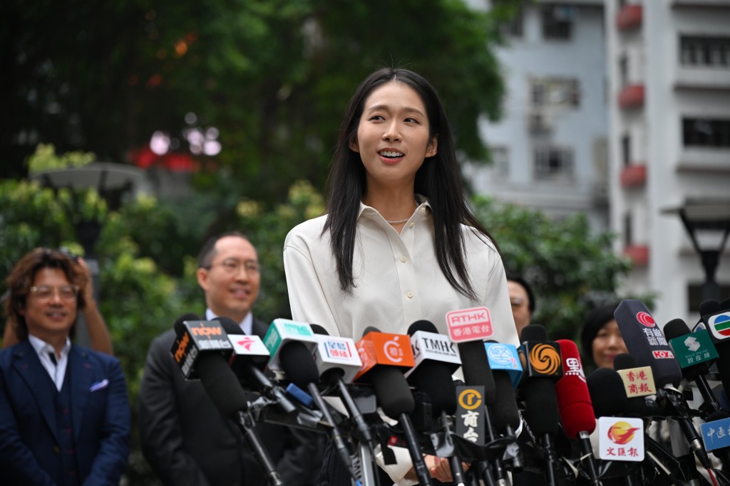 「微笑劍后」江旻憓披甲上陣。