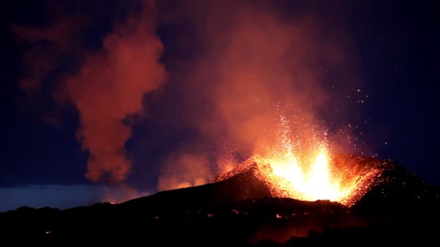 据诺查丹玛斯称，2024 年发生的第二场重大自然灾害将是义大利埃特纳火山的大规模火山爆发。