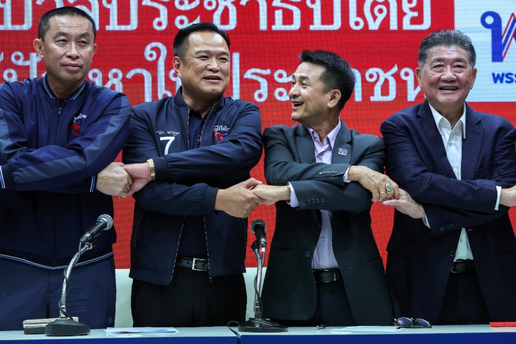 为泰党与泰自豪党开记者会宣布组联合政府。路透社