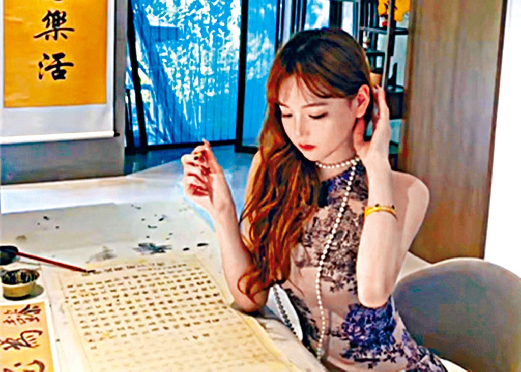 ■穿着精緻化濃裝的「佛媛」。