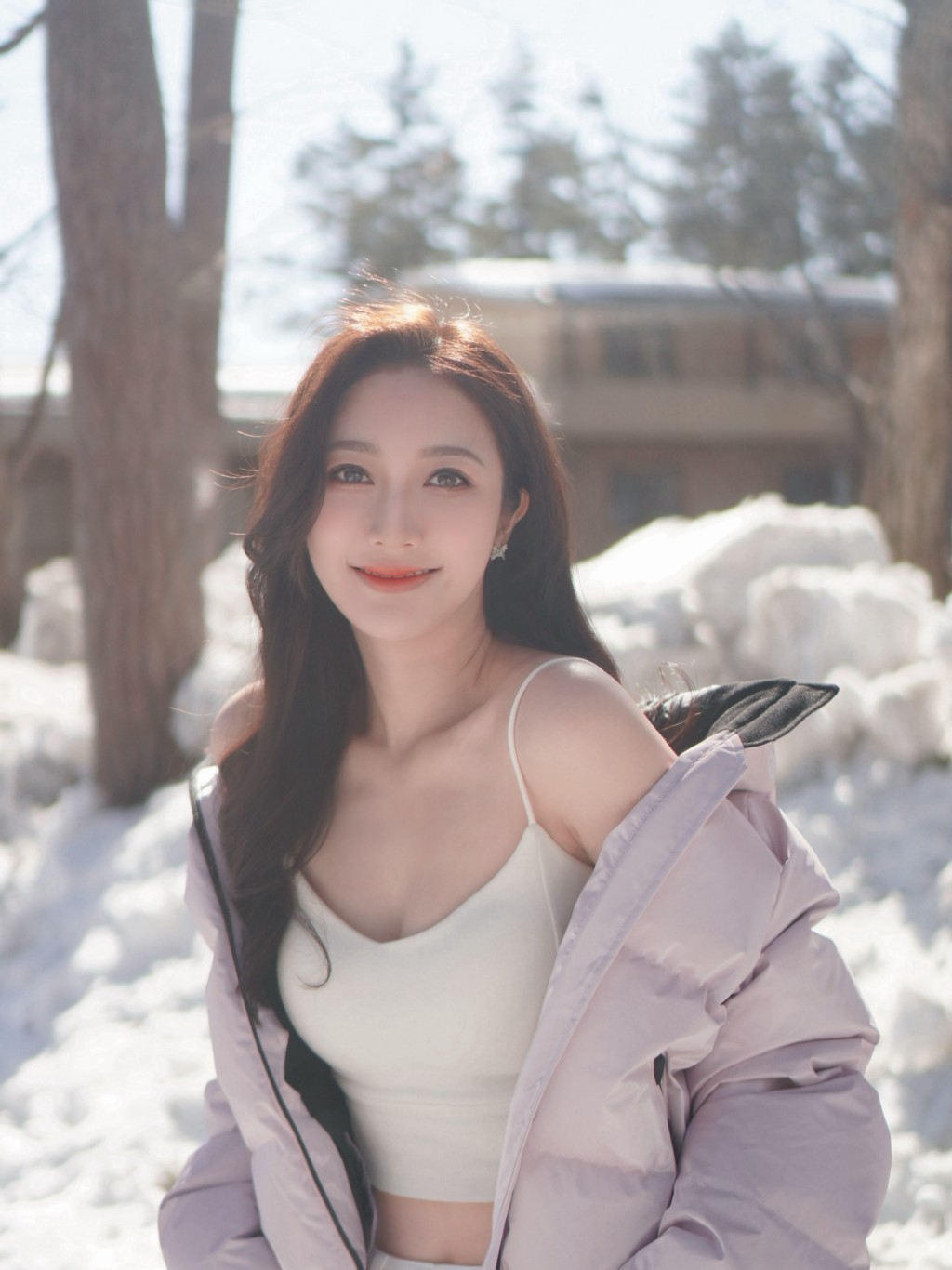 網民大讚何依婷肌膚勝雪，又白又滑。