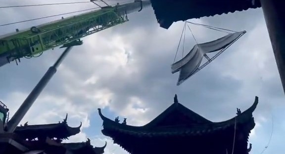 吊臂車當時正進行操作。抖音@零下八十四度半 吊臂車當時正進行操作。抖音@零下八十四度半