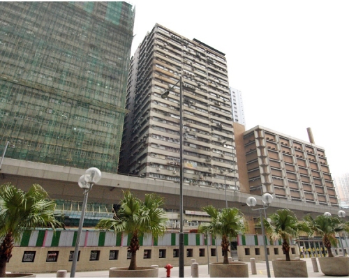 現場為大連排道172-180號金龍工業中心。資料圖片