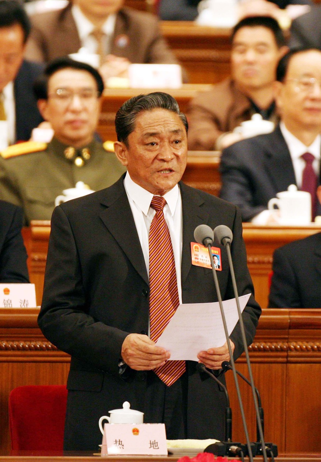 2006年,熱地主持十屆全國人大四次會議第三次大會。 中新社 2006年,熱地主持十屆全國人大四次會議第三次大會。 中新社