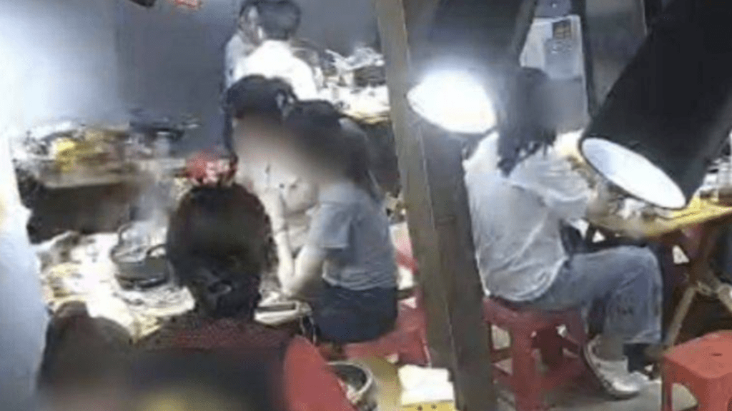 深圳火锅店男子接吻意外跌倒　打翻火锅致前桌女子二级烫伤。紫牛新闻