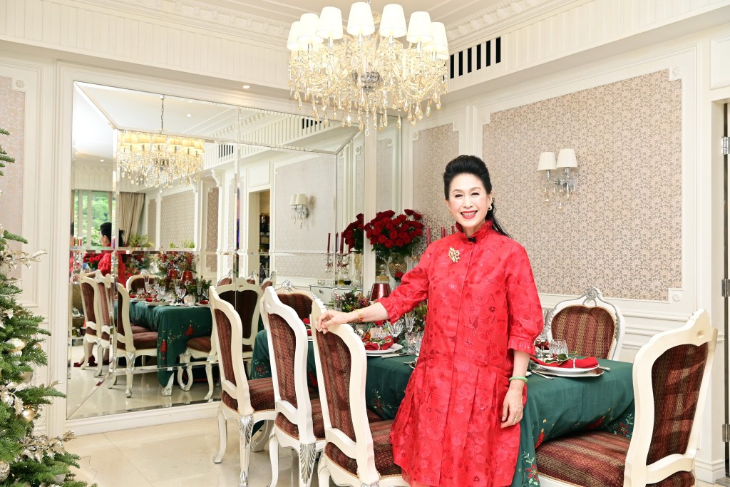王玉环喜欢在家中宴客，对饭台摆设都有高要求。