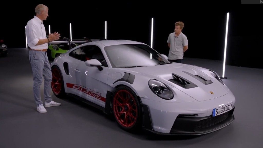 ●保時捷GT車系總監Andreas Preuninger(左)親自講解新一代992 GT3 RS細節,右為品牌大使及廠隊車手Patrick Long。