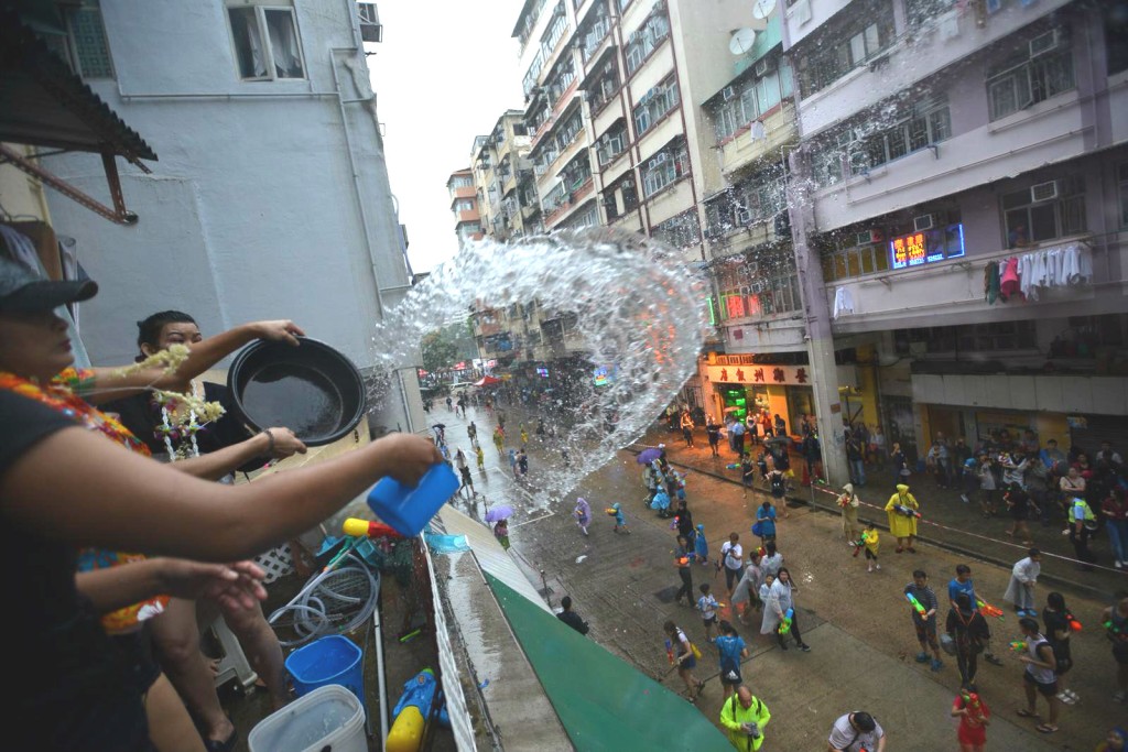 九龍城潑水節市民泰國人大玩水戰